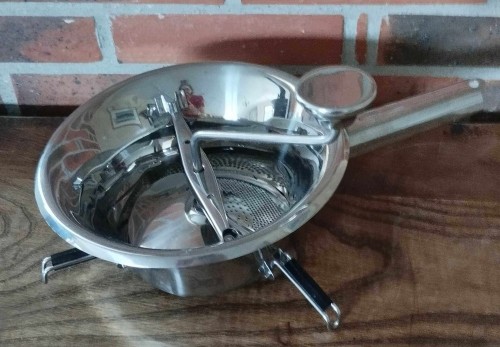 moulin à légumes pour écraser les pommes cuites